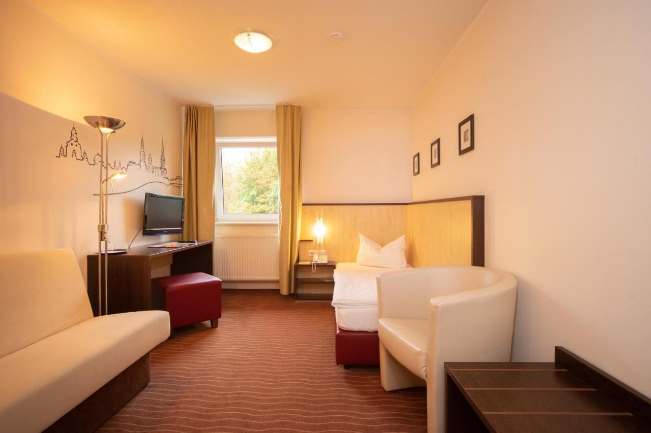 Bergwirtschaft Wilder Mann Hotel Und Restaurant Dresden Exterior photo